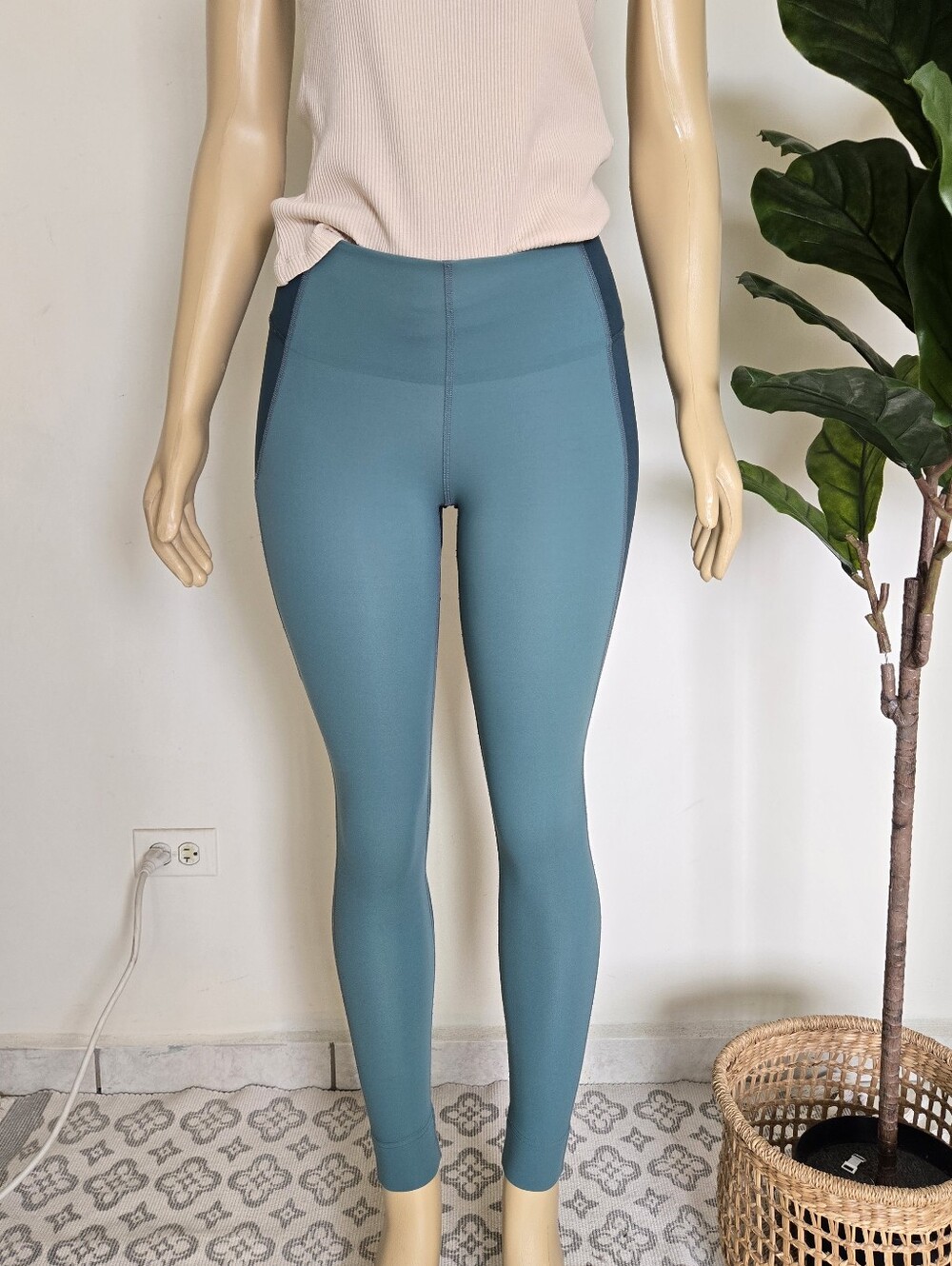 Rapha Commuter Leggings Women's Size Small Green Color cycling - Picture 4 of 14